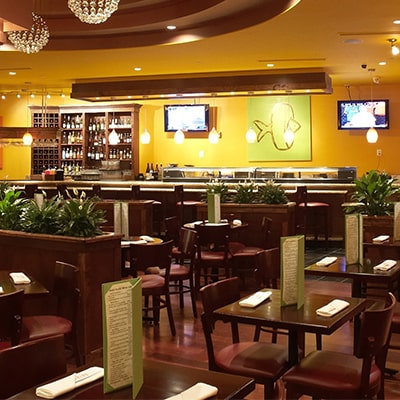 Penyajian hidangan di restoran